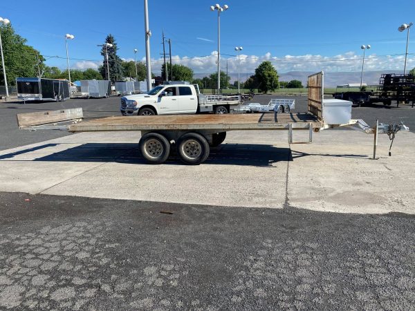 1992 Used 8 x 18 Tricker Deckover Trailer