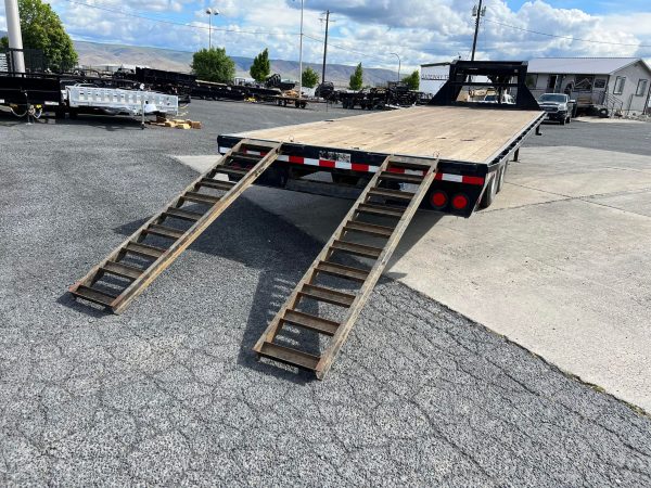 2013 Used PJ 102" x 24' Gooseneck Trailer - Image 4