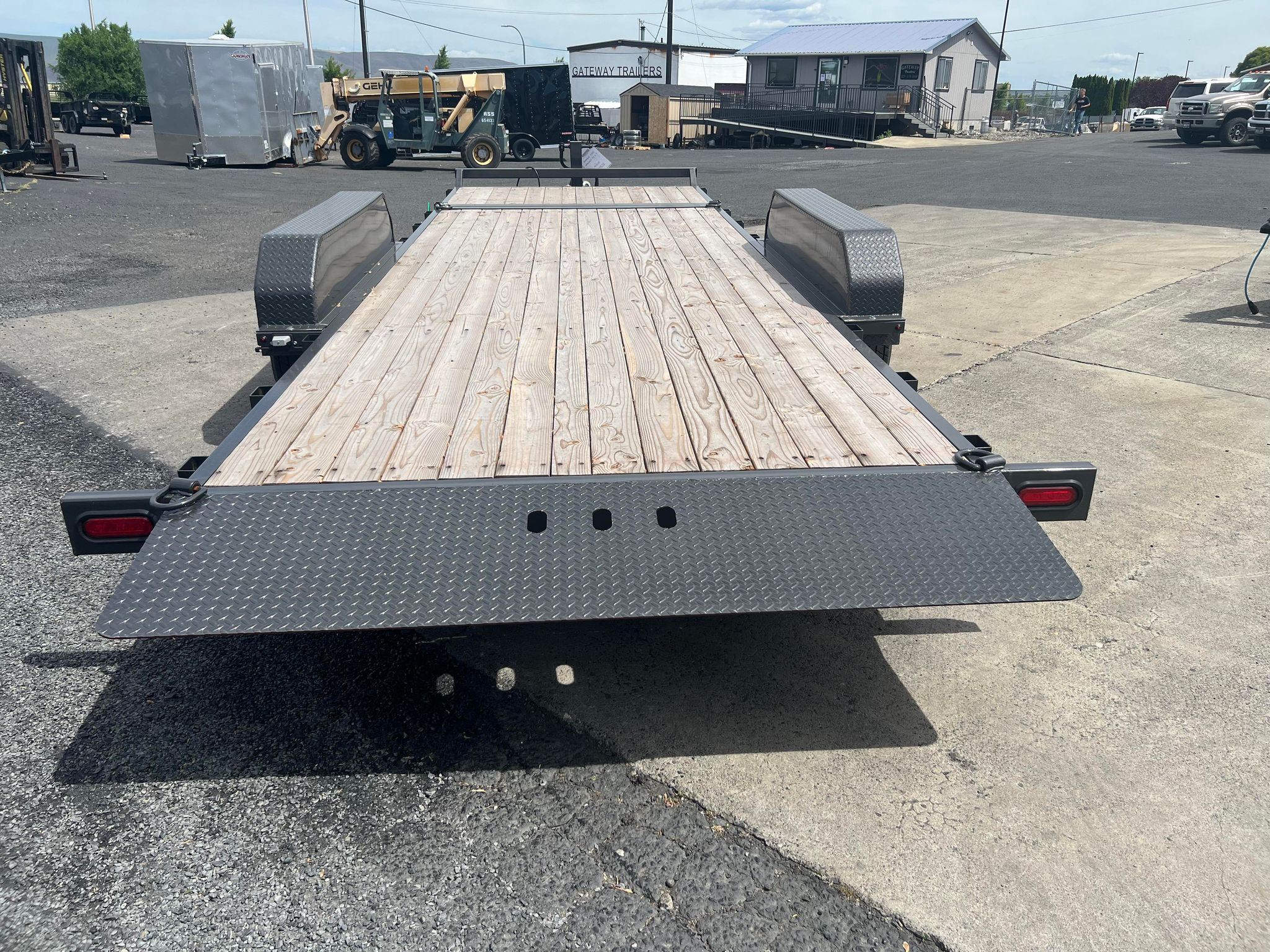 2026 Summit 7 x 20 Cascade Split Tilt Trailer **16/4** GVWR 14k** - Image 5