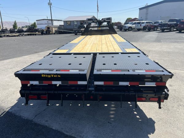 2026 Big Tex 102" x 25' + 5' 14GN Gooseneck Trailer **Mega Ramps** - Image 4