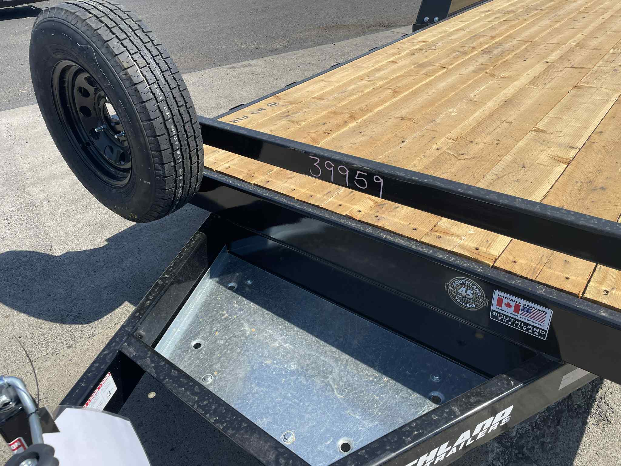 2026 Southland 81 x 20 Flatdeck Trailer **Slide in Ramps** - Image 4