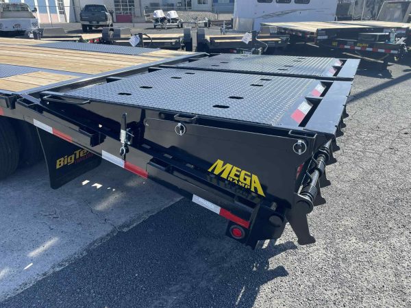 2026 Big Tex 102 x 25 + 5 25GN Gooseneck Trailer **Mega Ramps** - Image 6