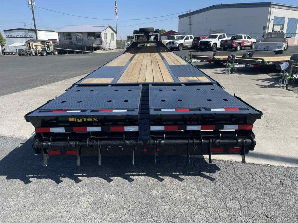 2026 Big Tex 102 x 25 + 5 25GN Gooseneck Trailer **Mega Ramps** - Image 5