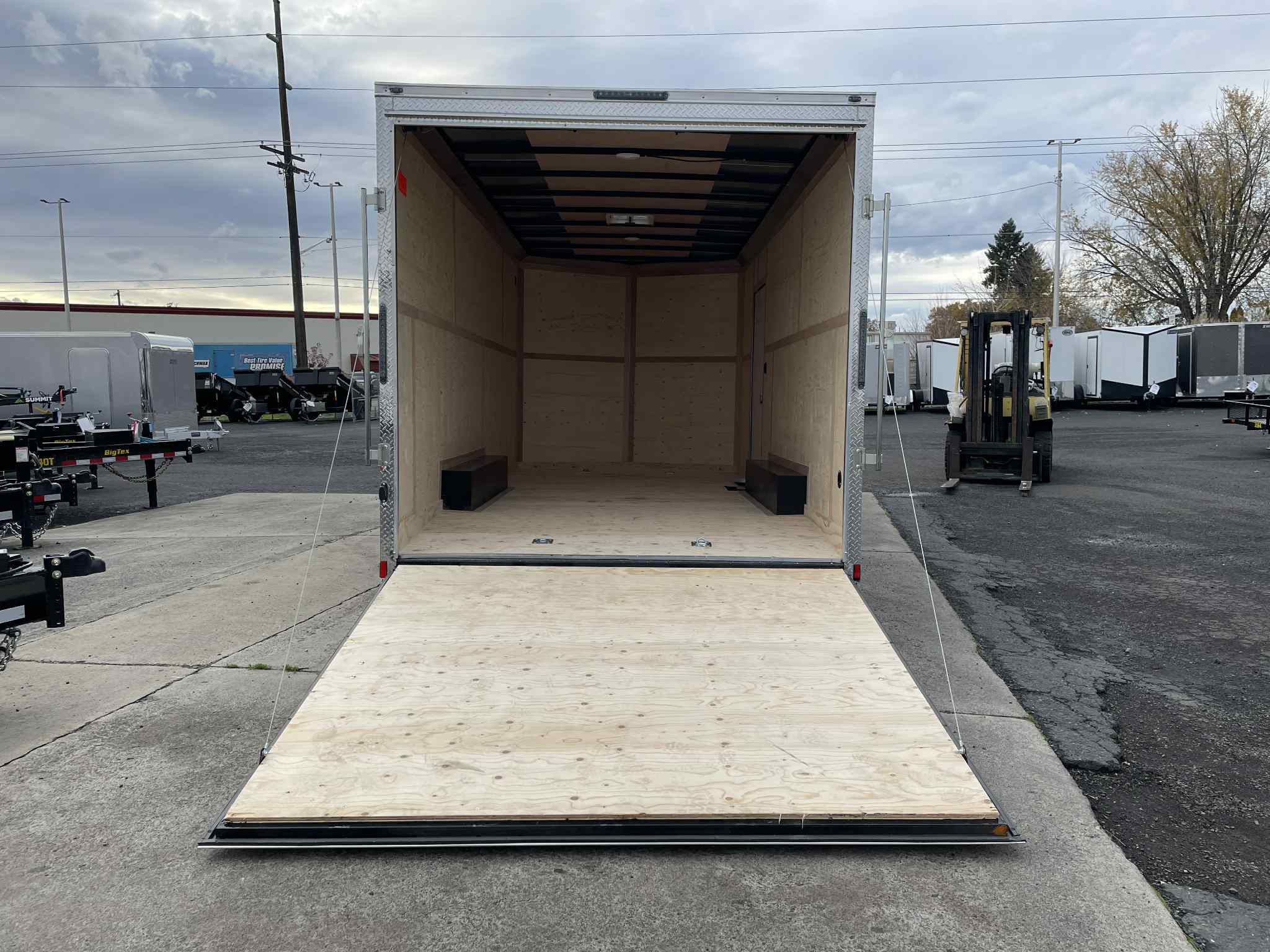 2026 Cargo Mate 8.5 x 18 E-Series Enclosed Trailer **12" Extra Height** - Image 5