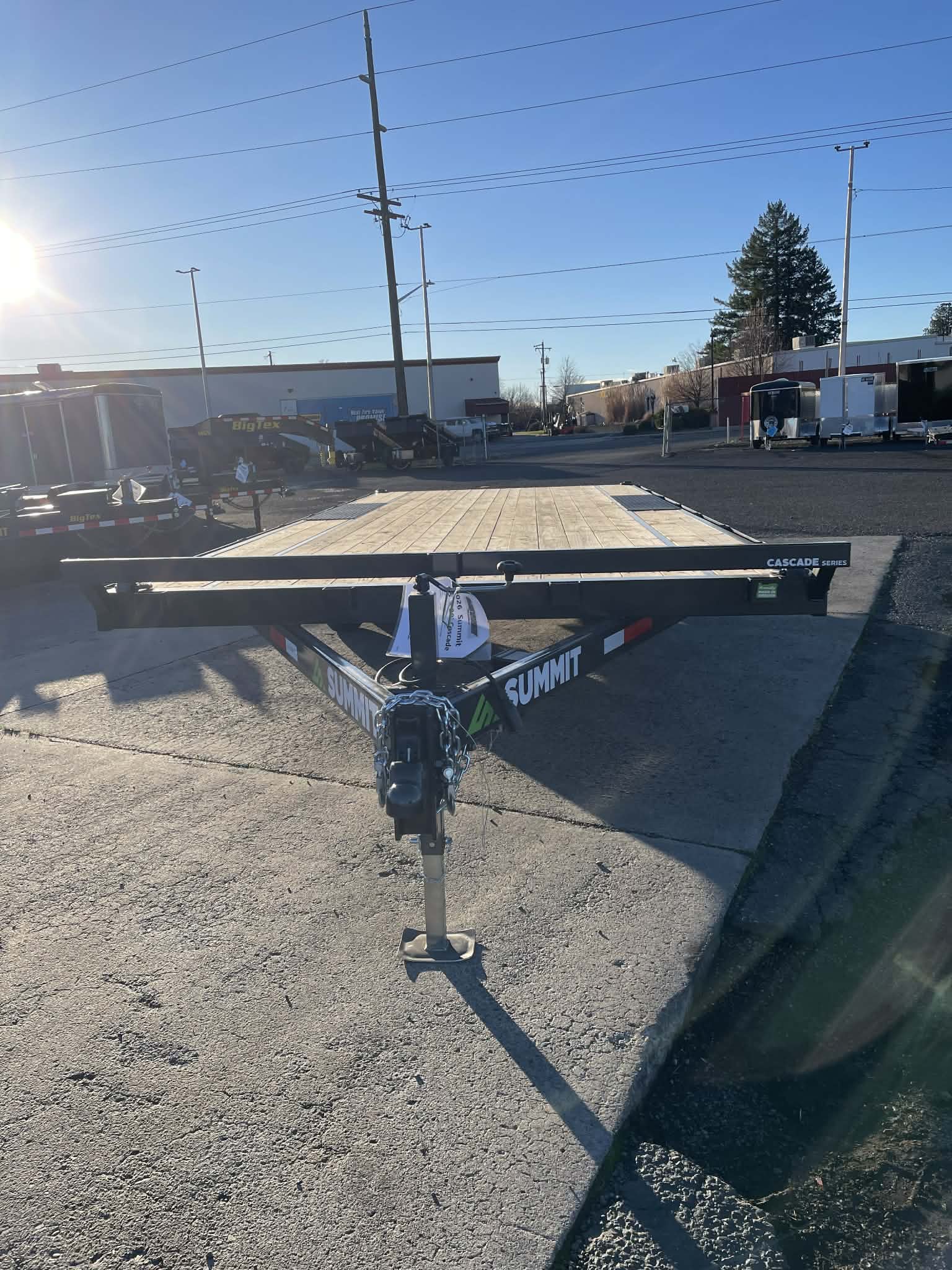 2026 Summit 8.5 x 20 Cascade Deckover Trailer - Image 2