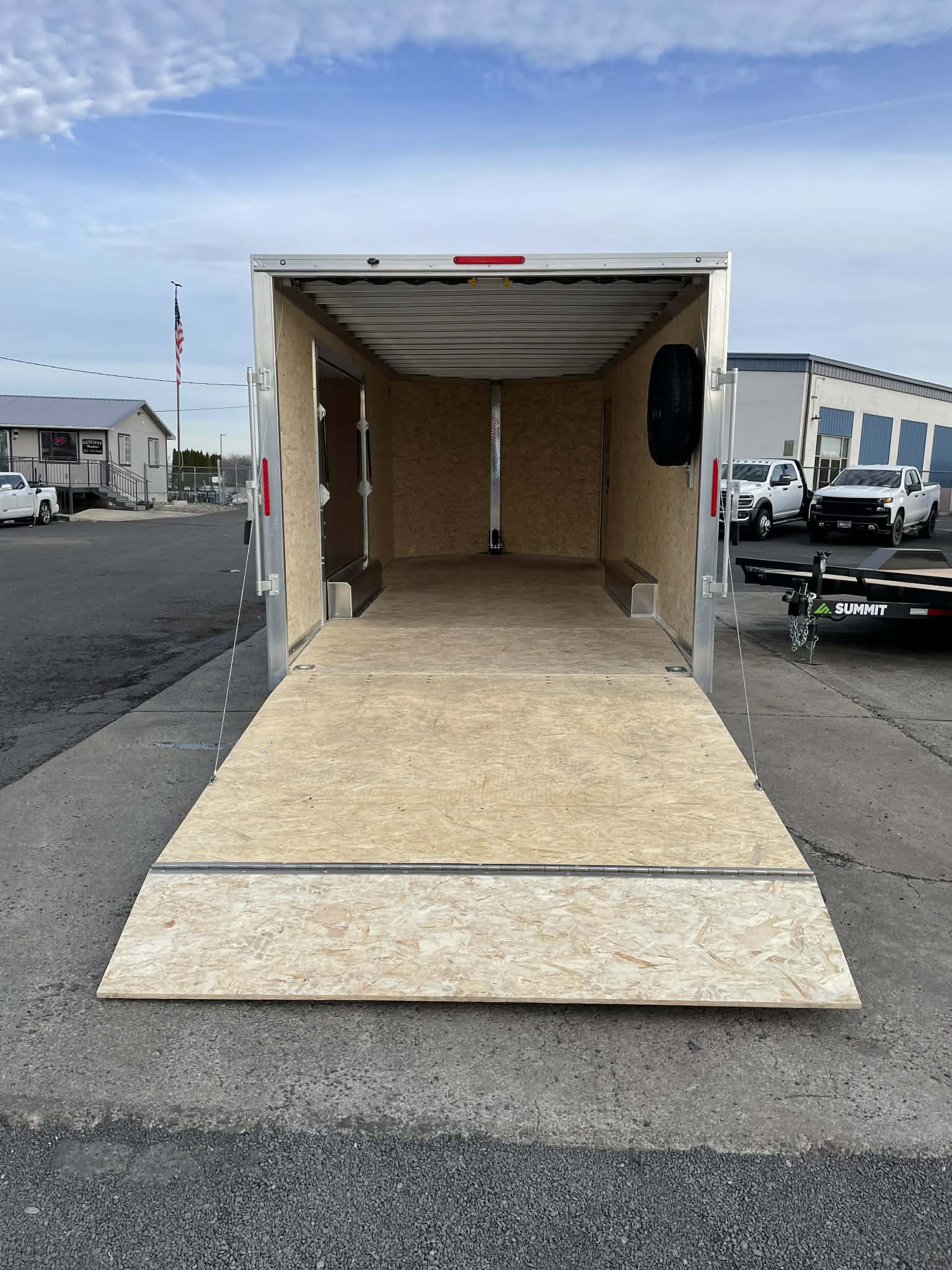 2026 Alcom 8.5 X 20 EZ Hauler - Image 4