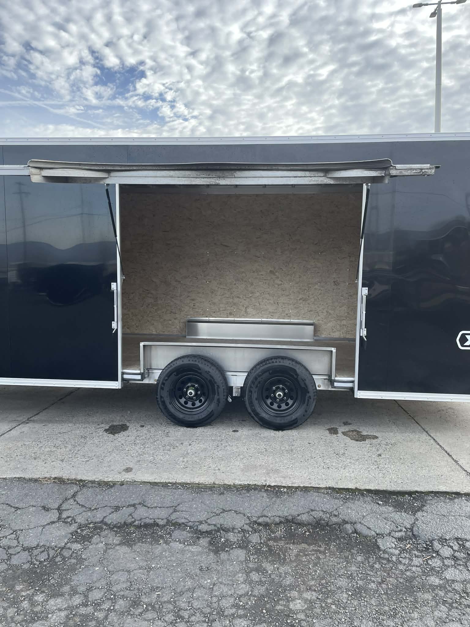 2026 Alcom 8.5 X 20 EZ Hauler - Image 3