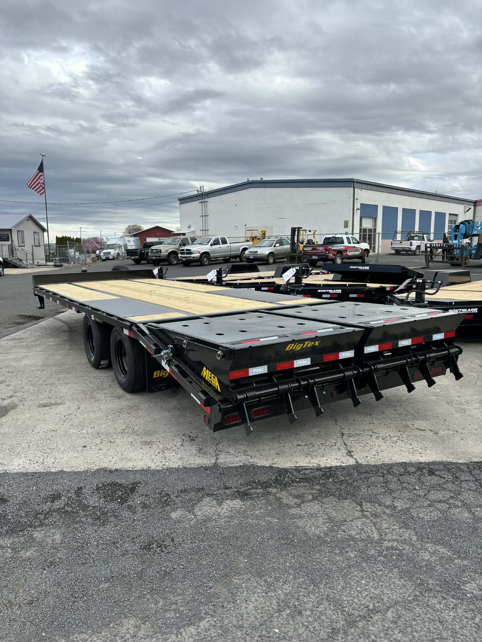 2026 Big Tex 102X20+5 25PH Deckover Trailer **GVWR 25.9K** - Image 4