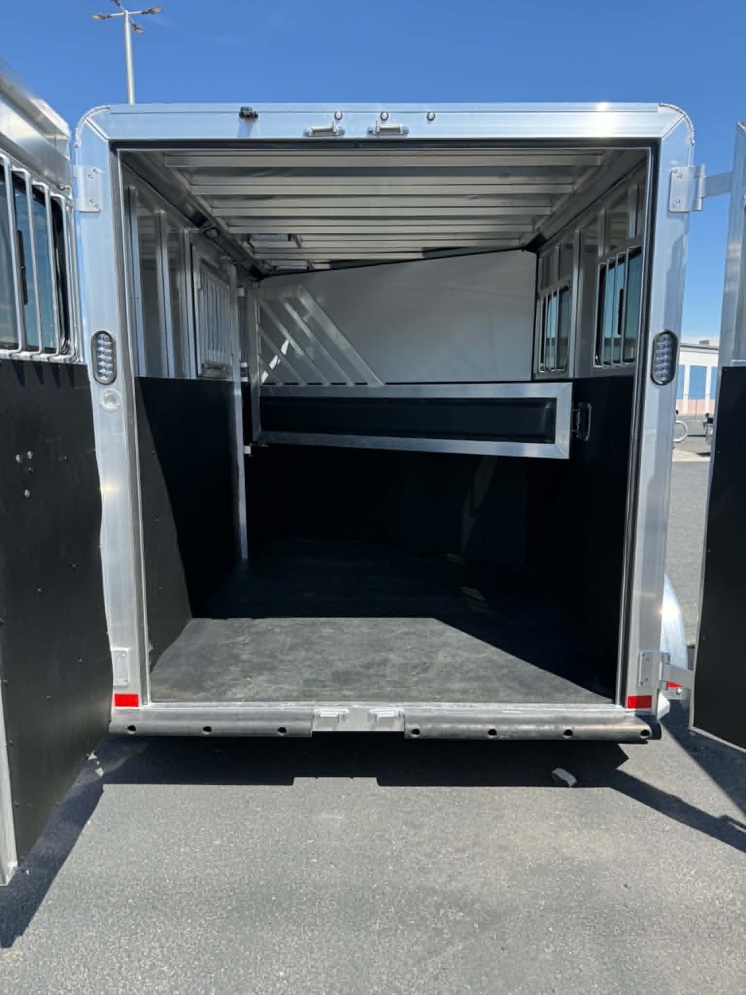 2026 Frontier 2 Horse Slant Load Horse Trailer **SLANT LOAD** - Image 5