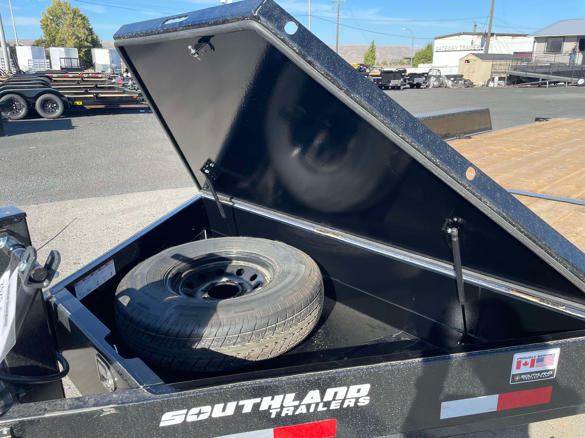 2026 Southland 82 X 20 Split Tilt Trailer **GVWR 17.4K** - Image 5