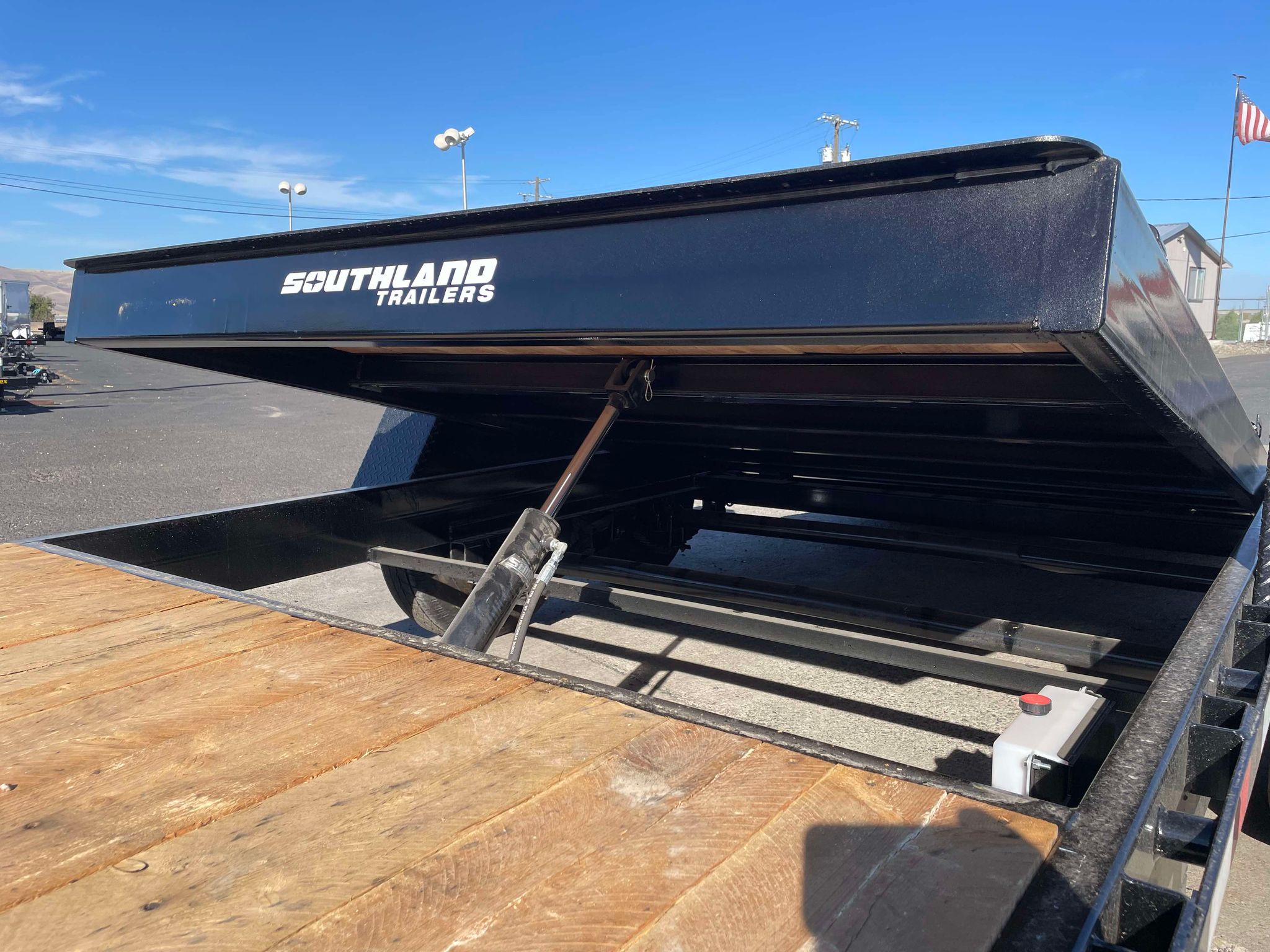 2026 Southland 82 X 20 Split Tilt Trailer **GVWR 17.4K** - Image 2