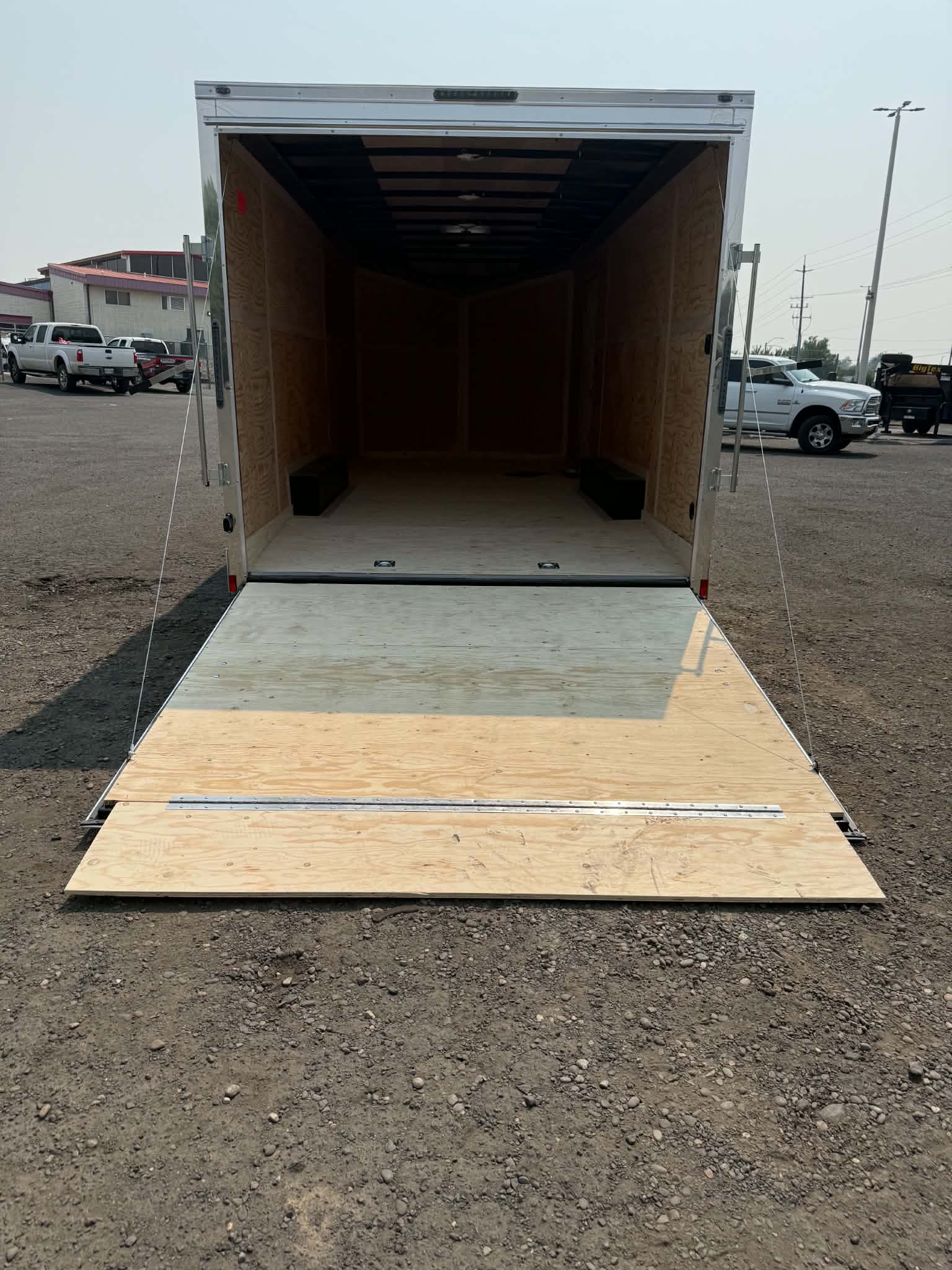 2027 Cargo King 8.5 X 20 Nomad Enclosed Trailer **APPERANCE PACKAGE** - Image 6