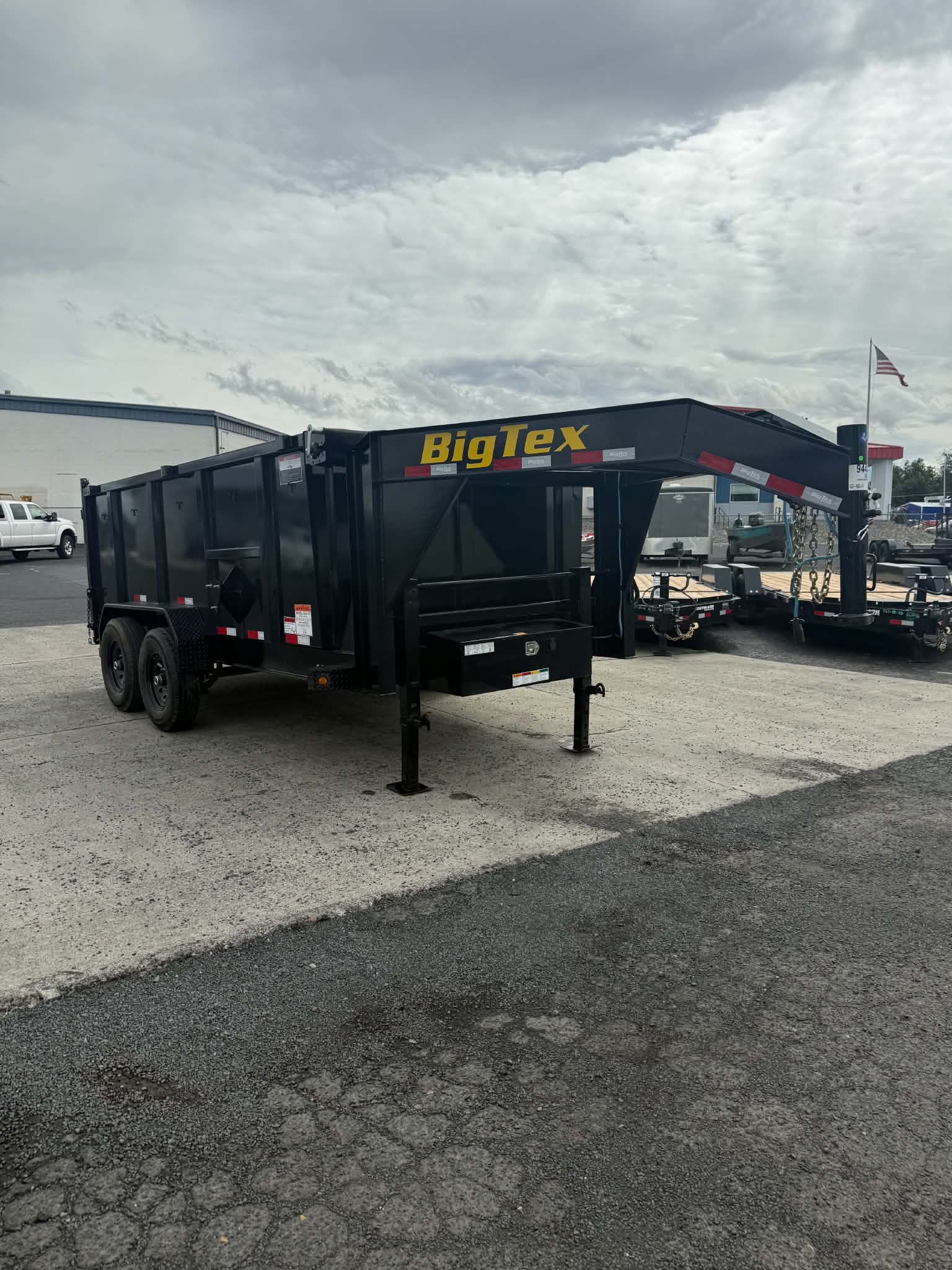 2027 Big Tex 83 X 14 14GX Gooseneck Dump Trailer **4' Sides** - Image 2